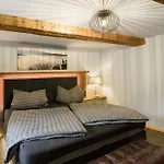 Altes Hoehlenfuehrerhaus