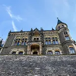 Altes Hoehlenfuehrerhaus *