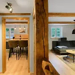 Altes Hoehlenfuehrerhaus *