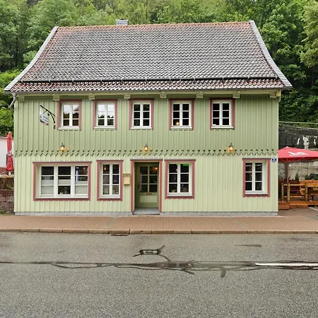 Altes Hoehlenfuehrerhaus *