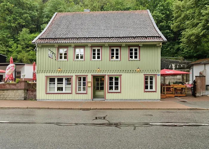 Altes Hoehlenfuehrerhaus *