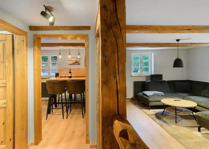 Altes Hoehlenfuehrerhaus *